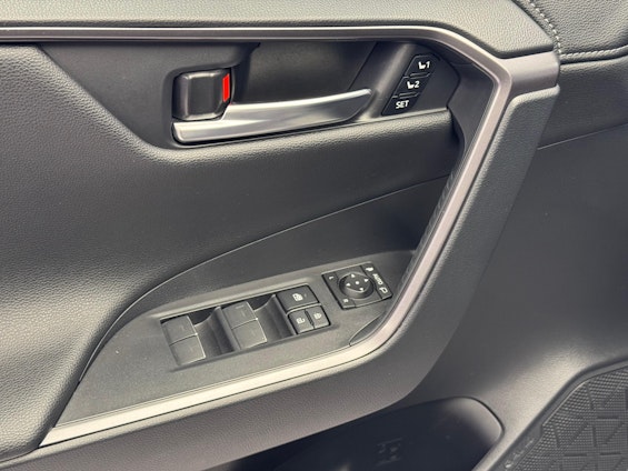 Vehicle image 15 Vehicle image 15