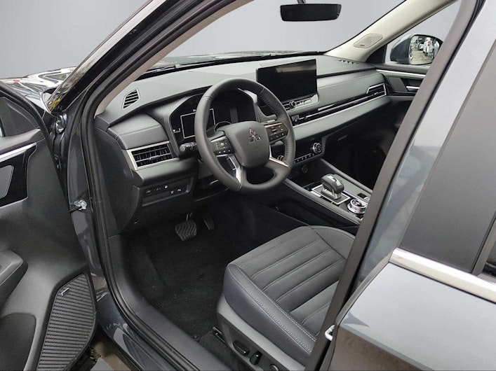 Vehicle image MITSUBISHI OUTLANDER