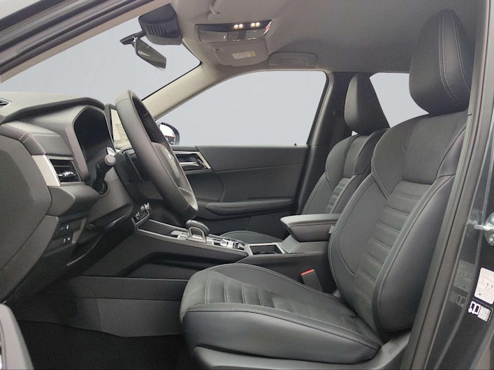 Vehicle image MITSUBISHI OUTLANDER