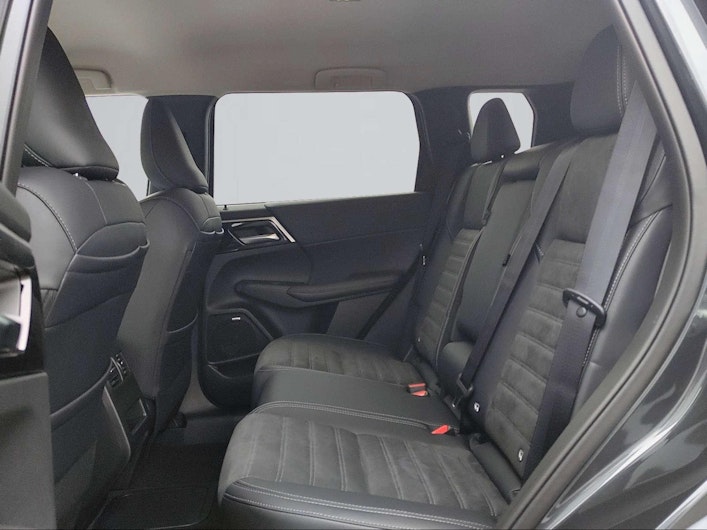 Vehicle image MITSUBISHI OUTLANDER