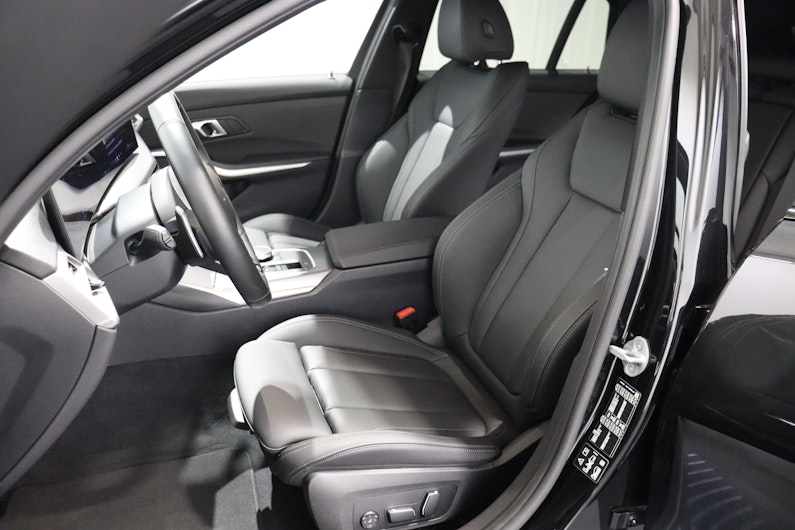 Vehicle image BMW 3 SERIES