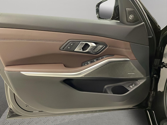 Vehicle image BMW 3 SERIES