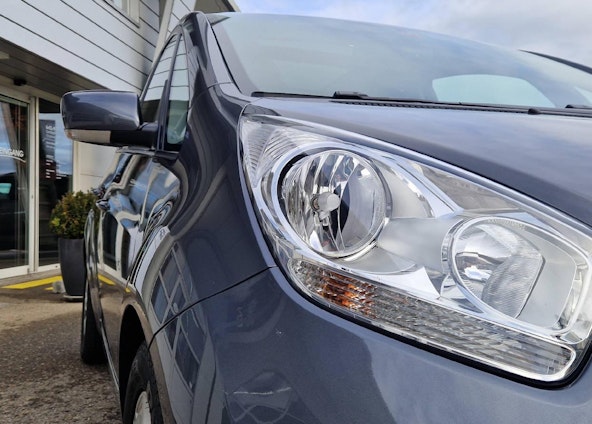 Vehicle image 15 Vehicle image 15