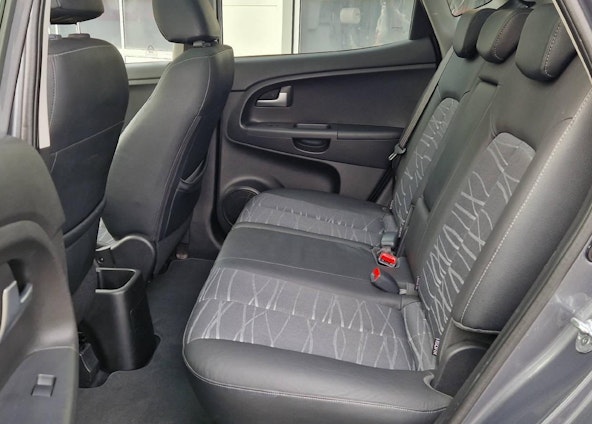 Vehicle image 9 Vehicle image 9