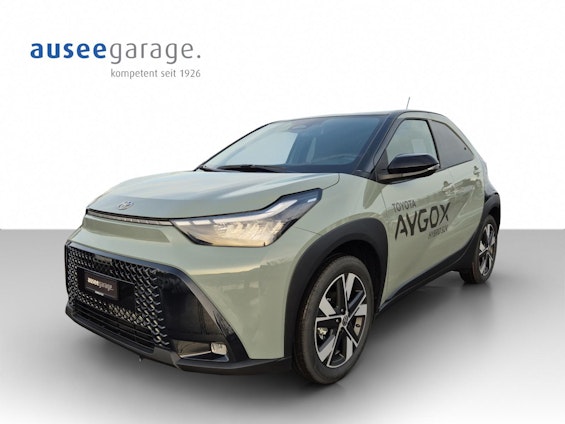 First vehicle image First vehicle image