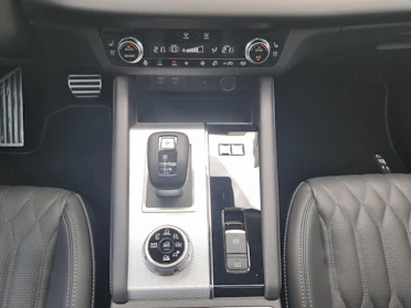 MITSUBISHI OUTLANDER 9