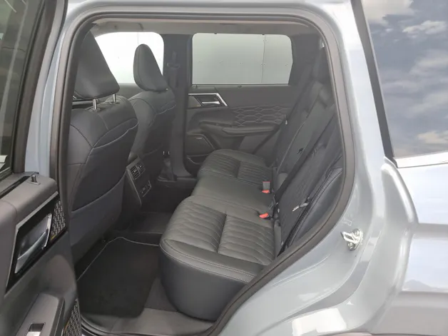 Mitsubishi Outlander 2.4 PHEV Instyle 4x4 Blackline