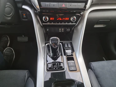 MITSUBISHI ECLIPSE CROSS 9