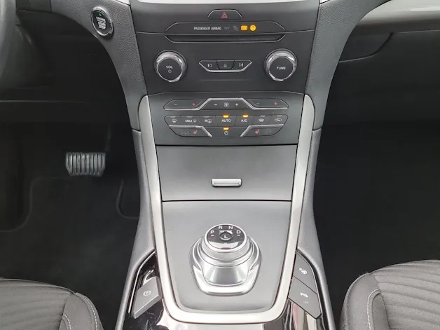 Ford S-Max 2.5 Hybrid Titanium