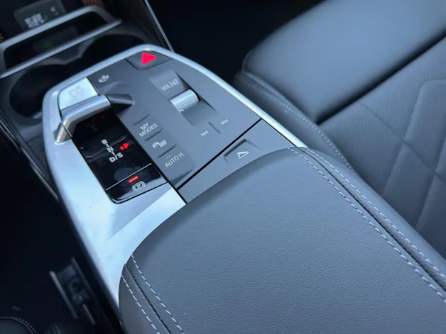 BMW 230e xDrive paddles Active Tourer
