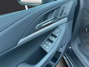 BMW 230e xDrive paddles Active Tourer