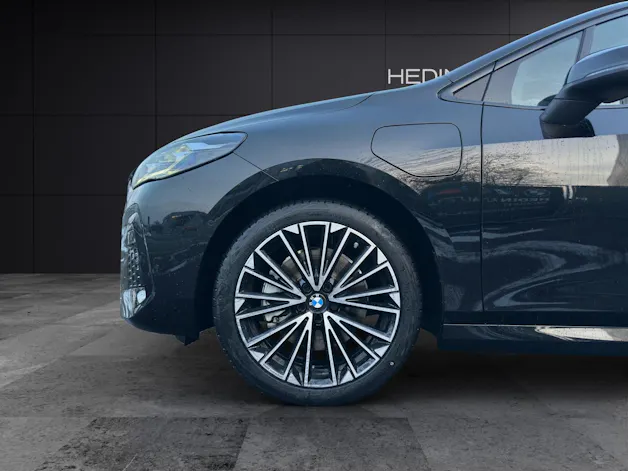 BMW 230e xDrive paddles Active Tourer
