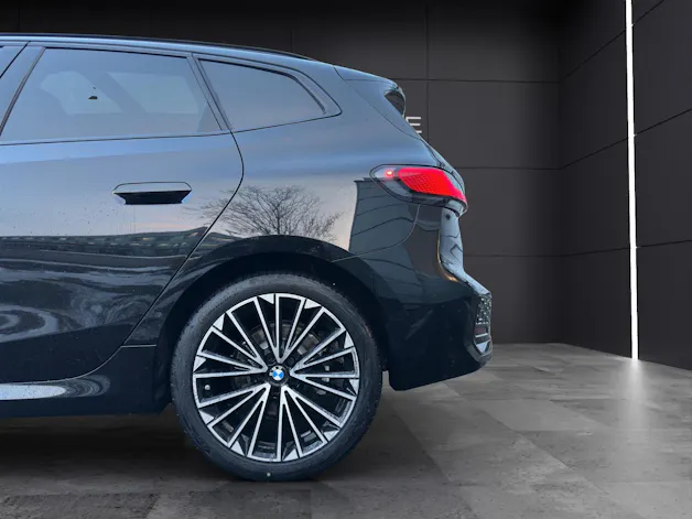 BMW 230e xDrive paddles Active Tourer