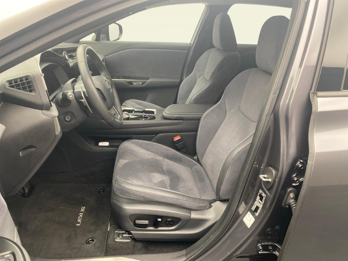 Vehicle image LEXUS RZ