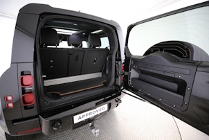 Vehicle image LAND ROVER Defender 90 3.0 D I6 X-Dynamic SE