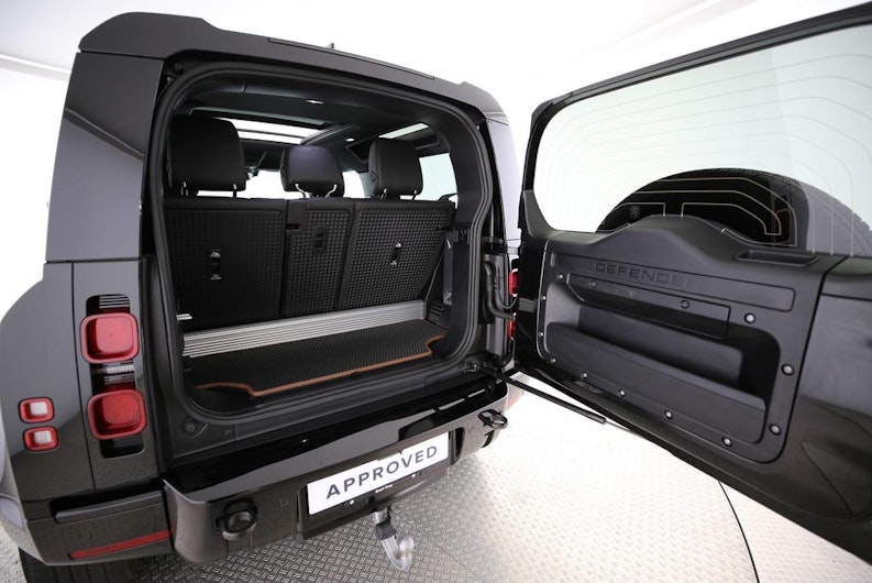 Vehicle image LAND ROVER DEFENDER