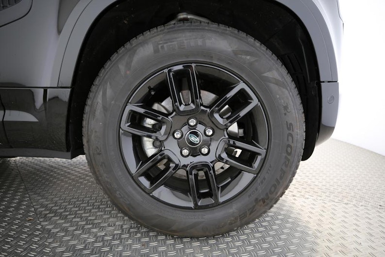 Vehicle image LAND ROVER DEFENDER