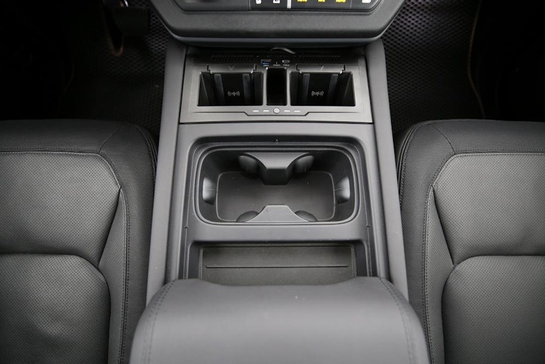 Vehicle image LAND ROVER DEFENDER