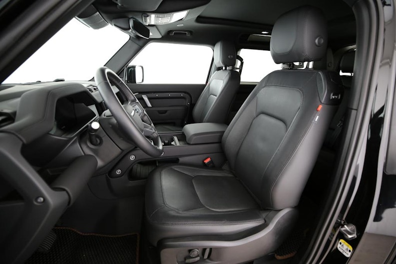 Vehicle image LAND ROVER DEFENDER