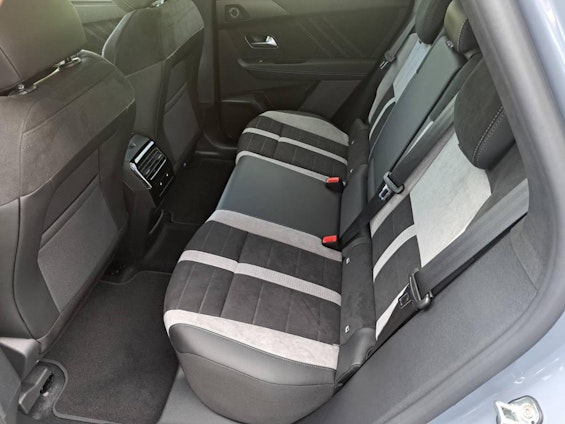 Vehicle image 9 Vehicle image 9