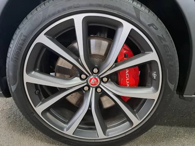Jaguar F-Pace 5.0 V8 SVR AWD 550cv (crochet)