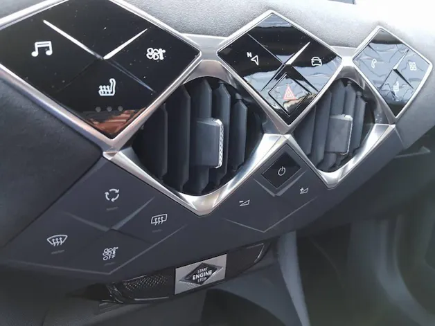 DS Automobiles 3 Crossback 1.2 PureTech 155 Performance Line