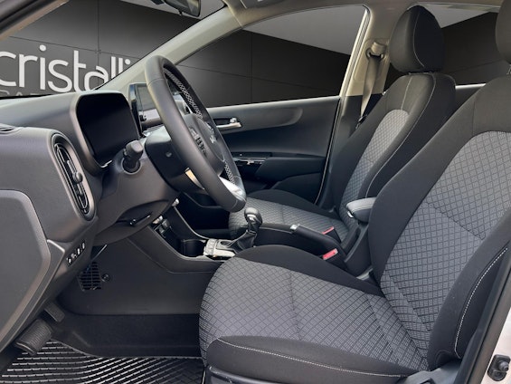 Vehicle image 6 Vehicle image 6