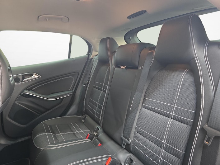 Vehicle image MERCEDES-BENZ GLA 200