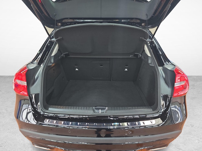 Vehicle image MERCEDES-BENZ GLA 200