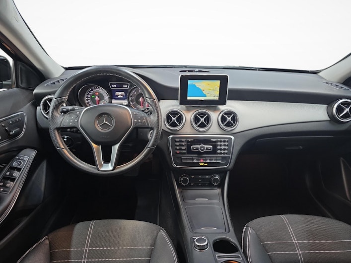 Vehicle image MERCEDES-BENZ GLA 200