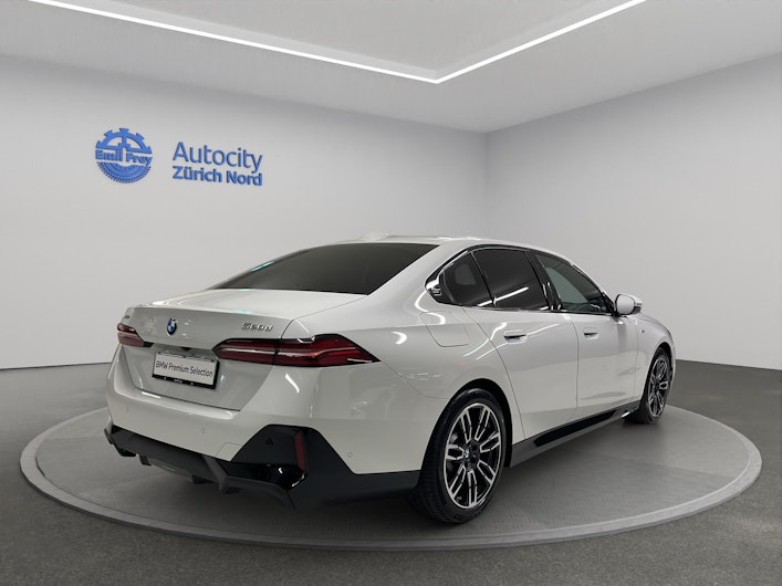 Vehicle image BMW 5 SERIES