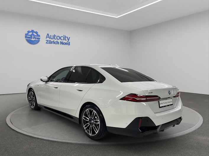 Vehicle image BMW 5 SERIES