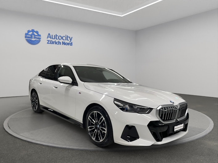 Vehicle image BMW 5 SERIES