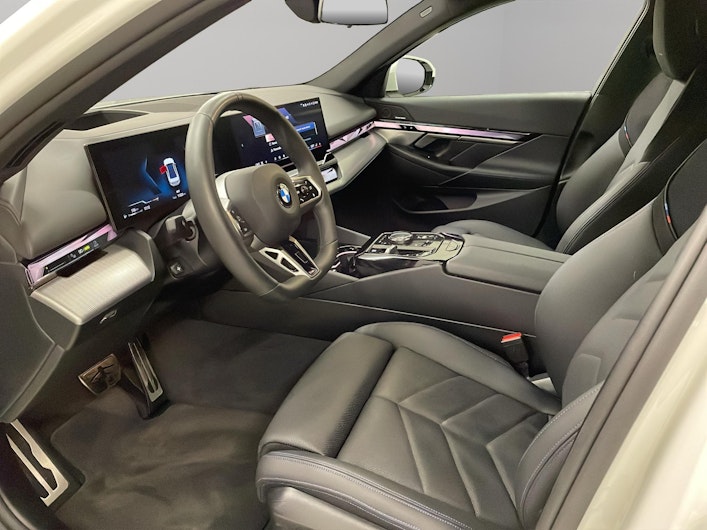 Vehicle image BMW 5 SERIES