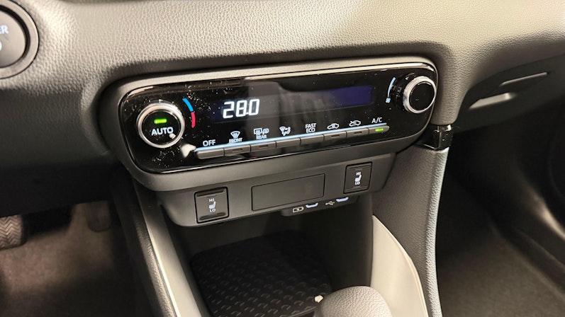 Vehicle image TOYOTA YARIS