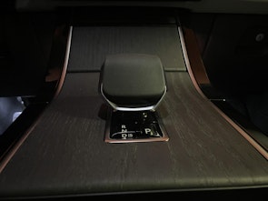 image du véhicule LAND ROVER Range Rover Velar 3.0 D I6 300 Dynamic SE