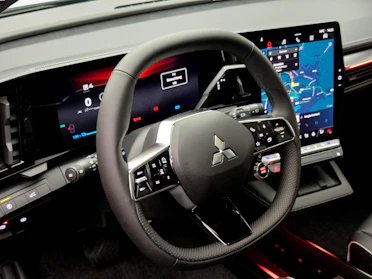 MITSUBISHI ECLIPSE CROSS 8