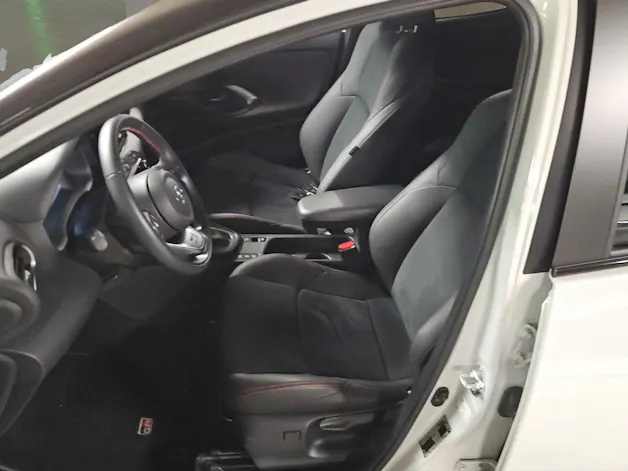 Toyota Yaris 1.5 VVT-i HSD GR Sport