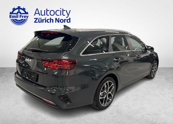 Vehicle image 4 Vehicle image 4