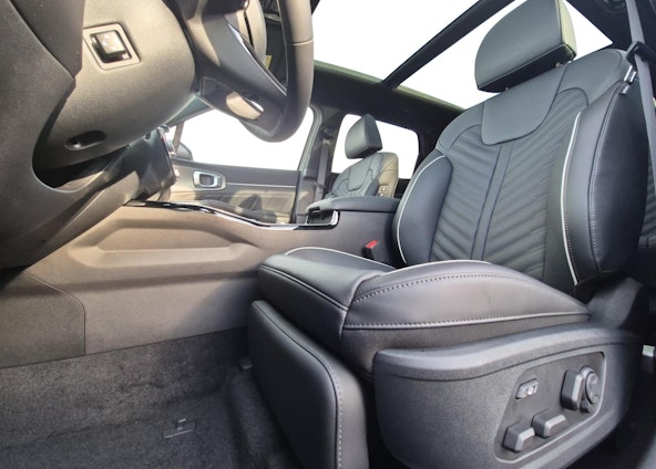 Vehicle image 4 Vehicle image 4