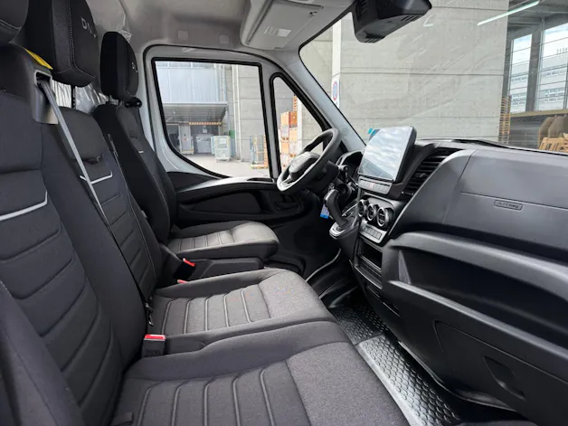Iveco DAILY MY24 35S16A8 RS 3750 mit Koffer/Hebebühne-Aufbau