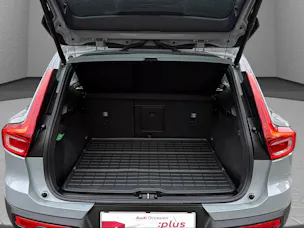 Volvo XC40 B3 Benzin Mild Hybrid Plus Dark DCT