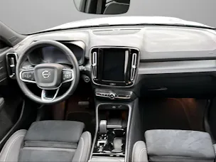 Volvo XC40 B3 Benzin Mild Hybrid Plus Dark DCT