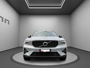 Volvo XC40 B3 Benzin Mild Hybrid Plus Dark DCT