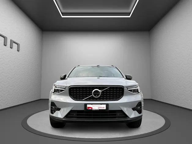 Volvo XC40 B3 Benzin Mild Hybrid Plus Dark DCT
