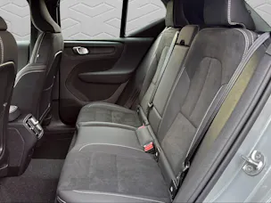 Volvo XC40 B3 Benzin Mild Hybrid Plus Dark DCT