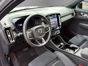 Volvo XC40 B3 Benzin Mild Hybrid Plus Dark DCT