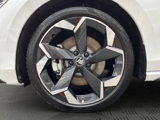 Škoda Superb Combi 2.0 TSI Sportline 4x4 DSG