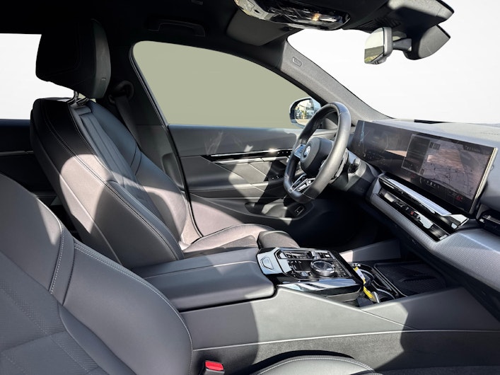 Vehicle image BMW 5 SERIES