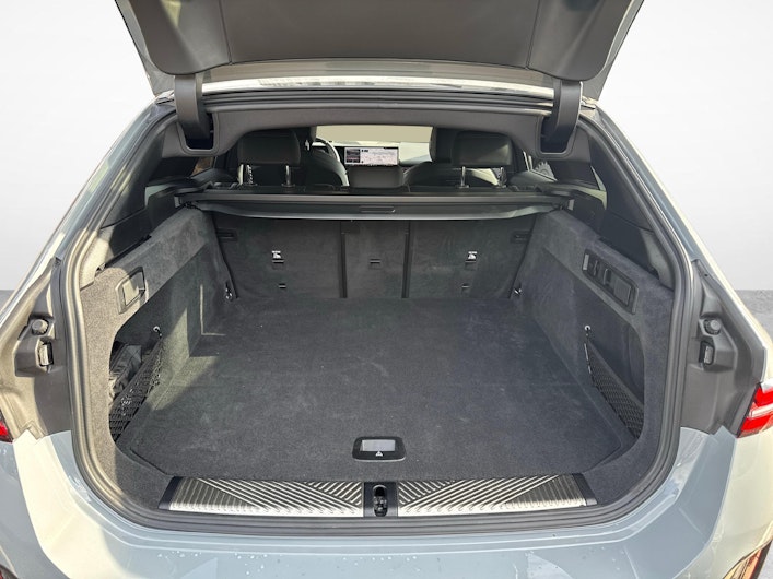 Vehicle image BMW 5 SERIES